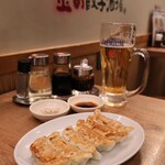 金の餃子酒場 - ■特製焼き餃子　¥418
            パリっと食感の焼きたて餃子
            国産の素材にこだわった特製餡をシンプルな皮で包んだ王道の本格餃子
